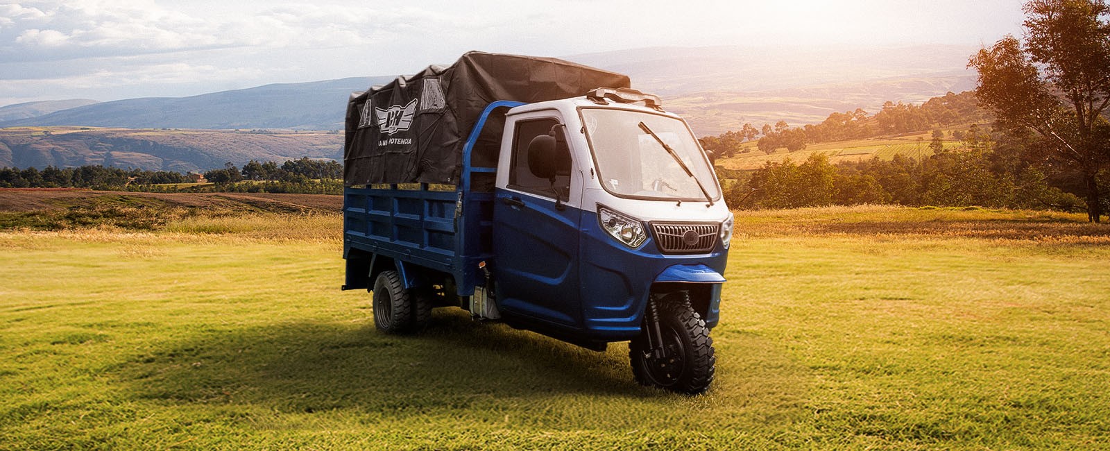 Moto carguero JCH 300D en la pista